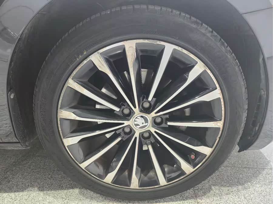 Skoda Superb 2016 car image #30