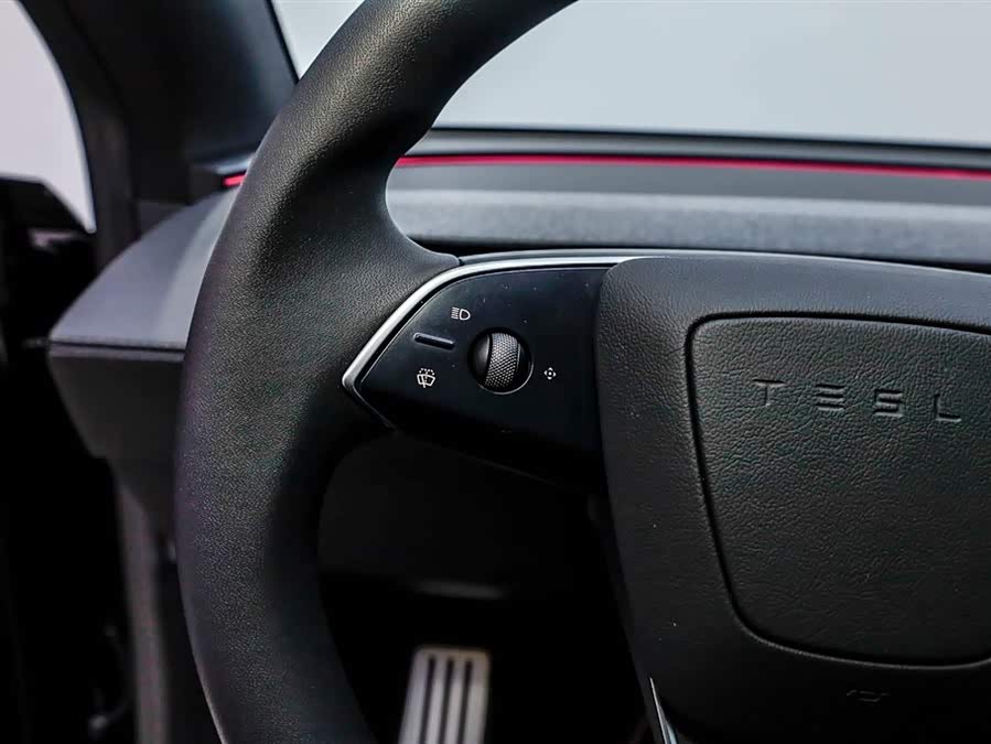 特斯拉 Model Y L 2025 汽车图片 #30