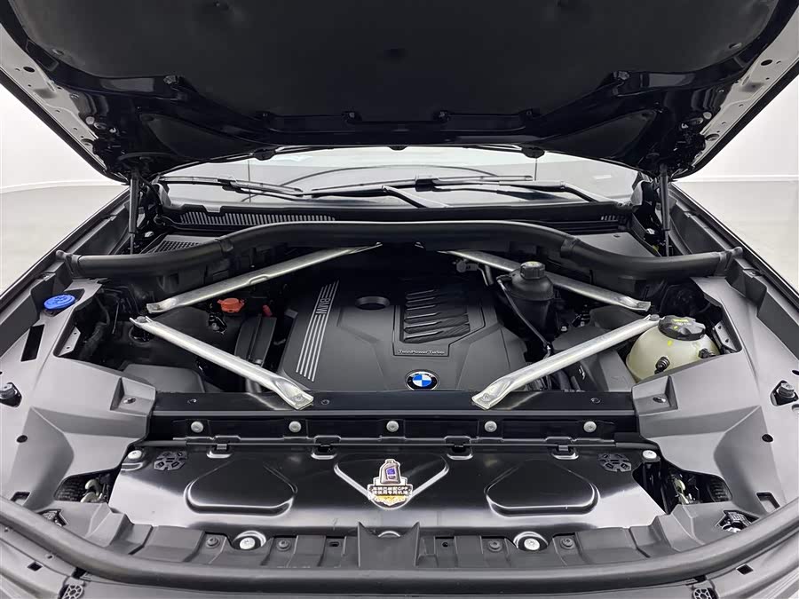 BMW X7 2021 car image #30