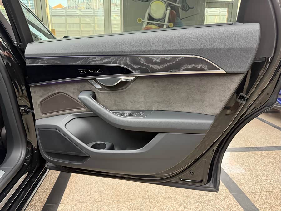 Audi A8 2021 imagem de carro #30