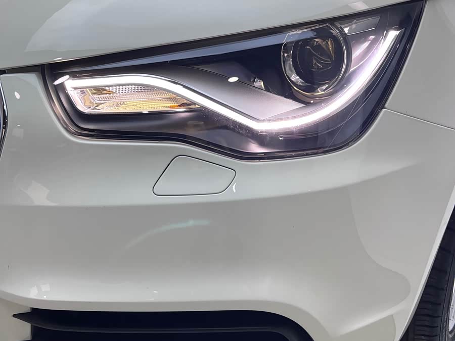 Audi A1 2015 car image #30