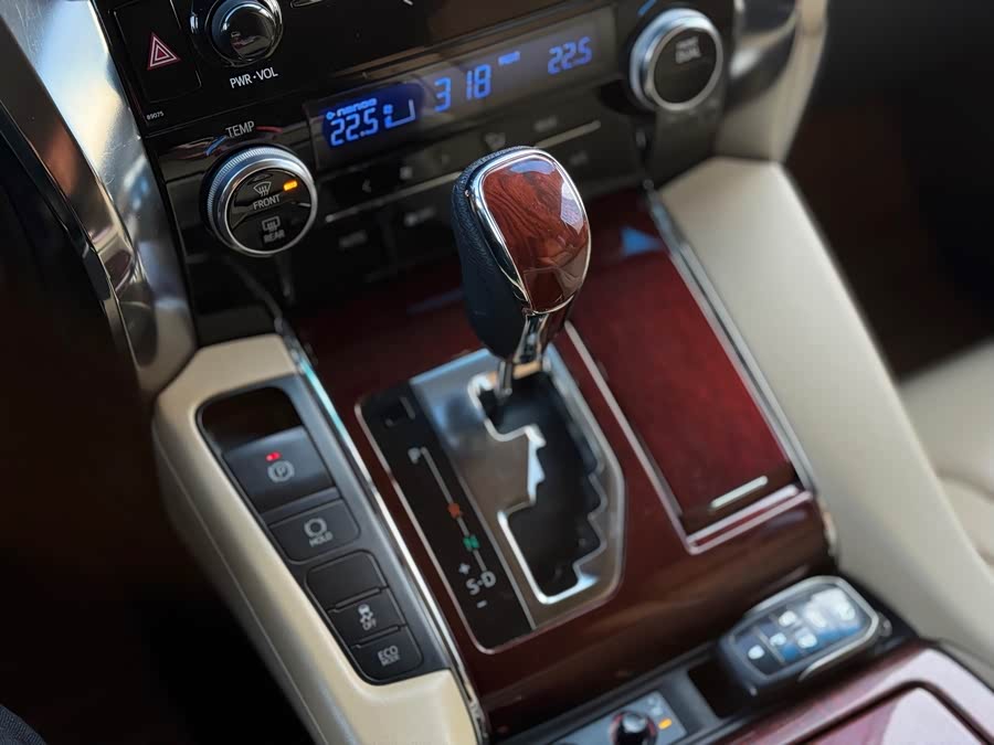 Toyota Alphard 2017 car image #30