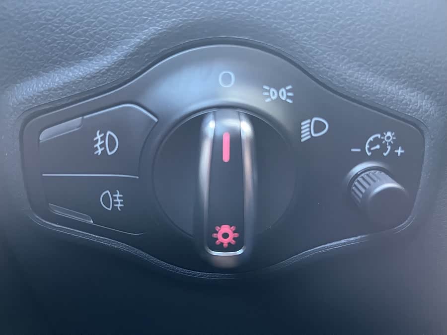 Audi Q5 2015 car image #30