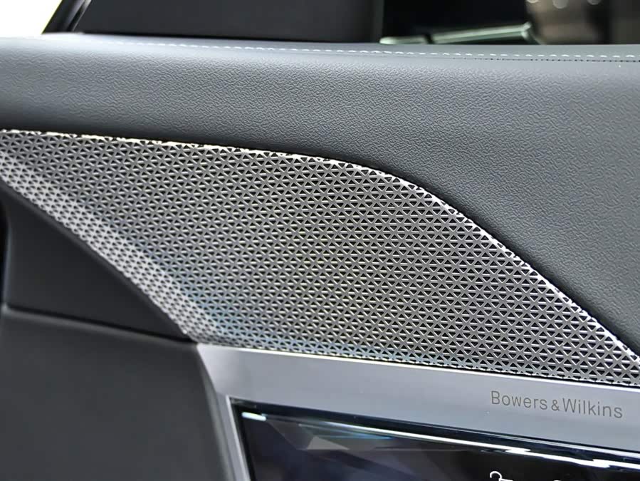 BMW i7 2024 car image #30