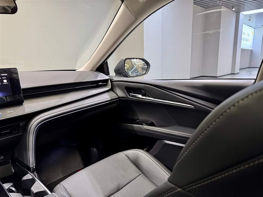 Toyota Camry 2025 car image #30