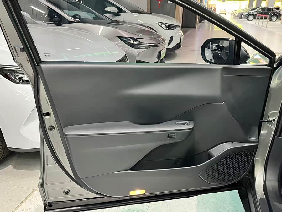 Toyota bZ3 2023 #30 Toyota bZ3 2023 immagine di auto #30