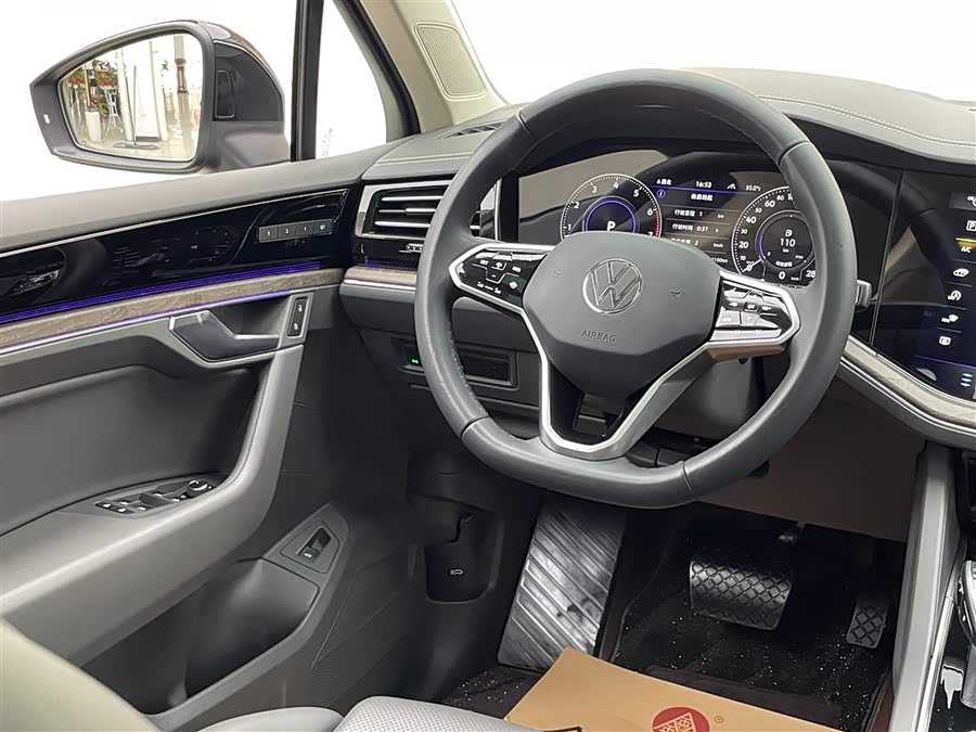 Volkswagen Touareg 2024 car image #30