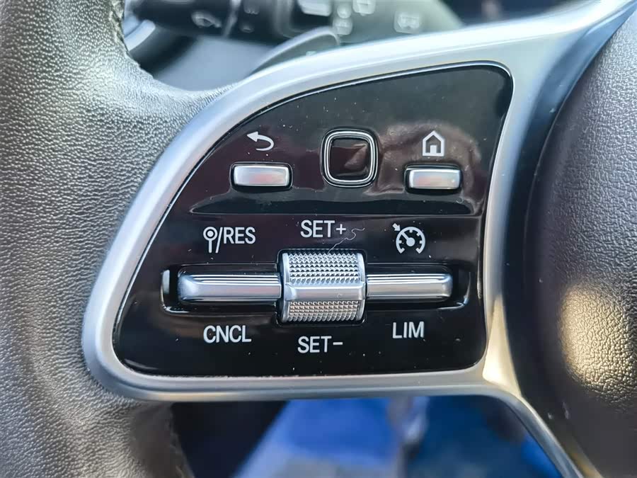 Mercedes-Benz GLC Class 2020 car image #30