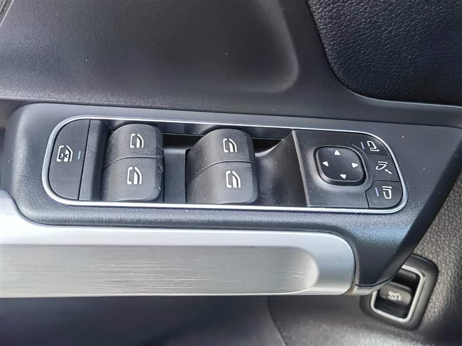 Mercedes-Benz GLB Class 2020 car image #30