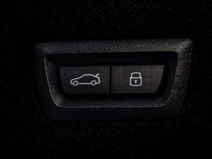 BMW i7 2024 car image #30