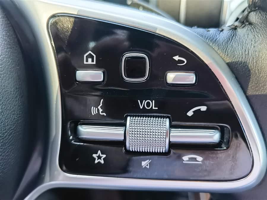 Mercedes-Benz GLC Class 2020 car image #30