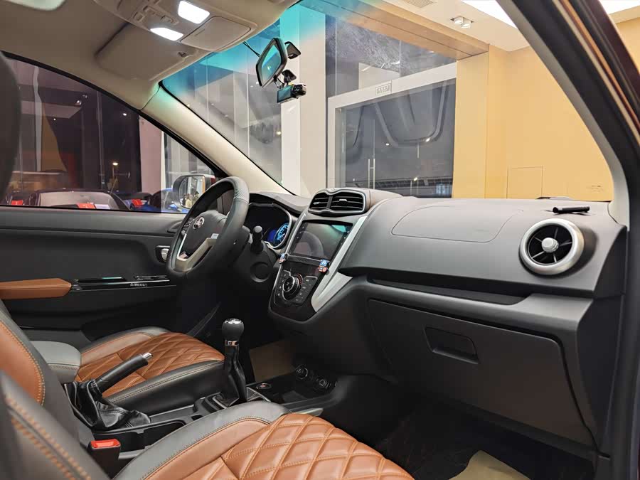 SWM斯威汽车 SWM斯威X3 2019 汽车图片 #30