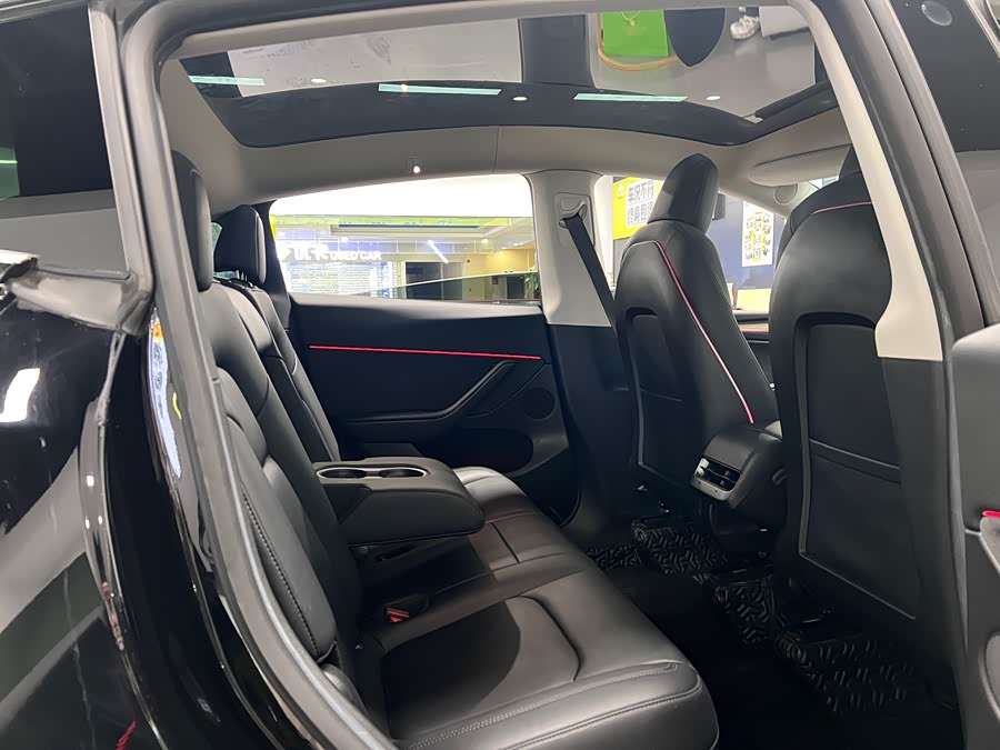 Tesla Model Y 2022 car image #30