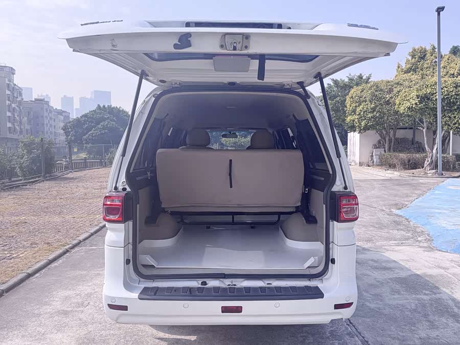 Forthing Lingzhi EV 2020 #30 Forthing Lingzhi EV 2020 car image #30