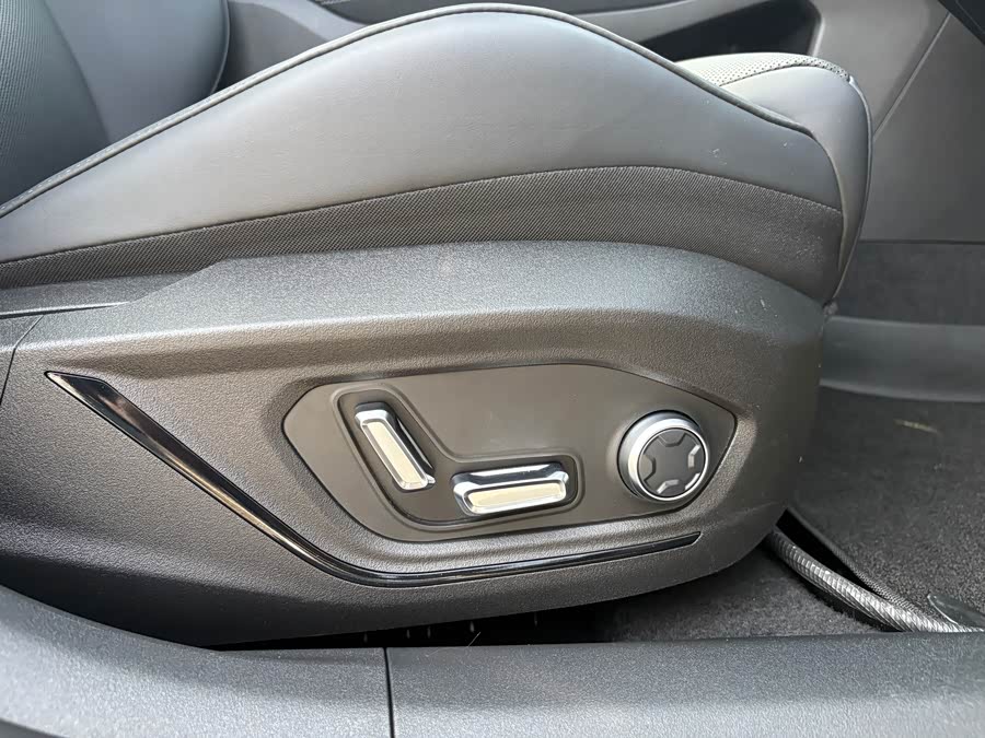 Lynk & Co 03 2023 car image #30