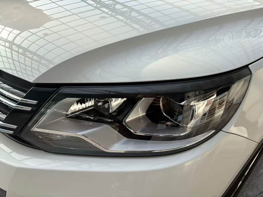 Volkswagen Tiguan 2017 car image #30