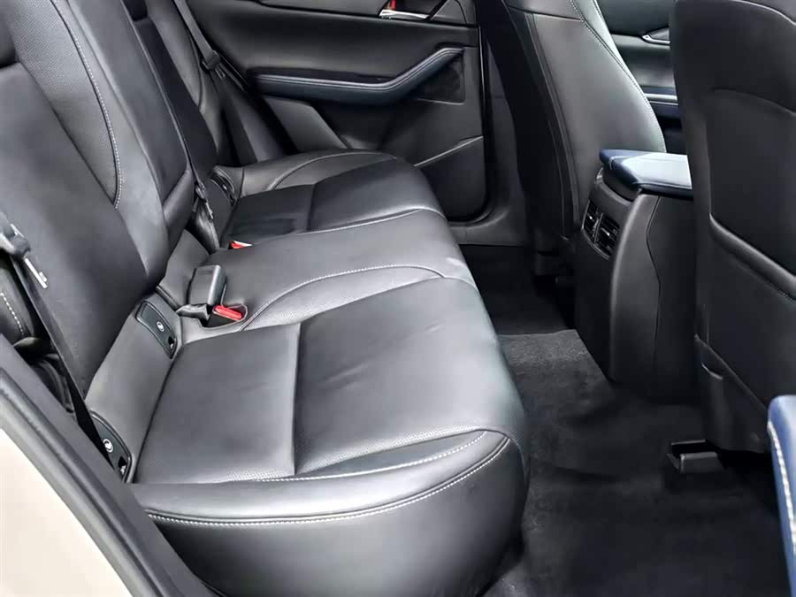 Mazda CX-30 2023 immagine di auto #30