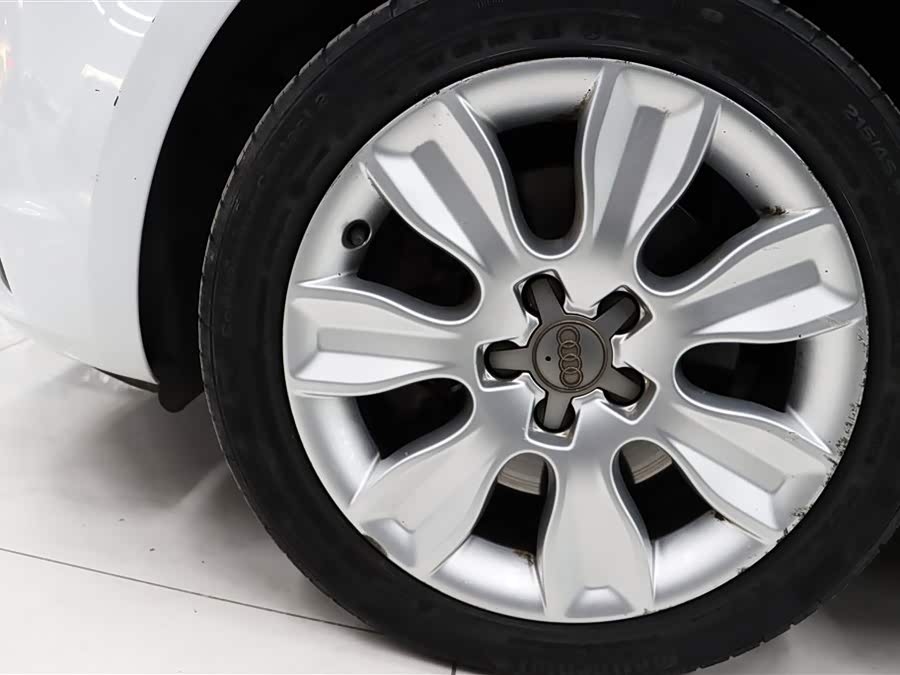 Audi A1 2011 car image #30