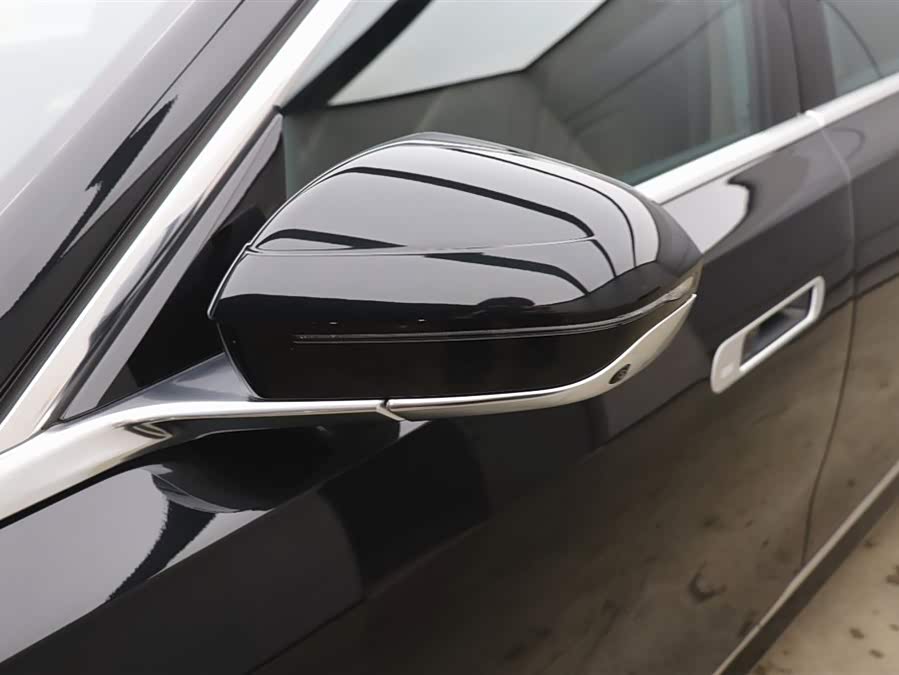 BMW 7 Series 2024 car image #30