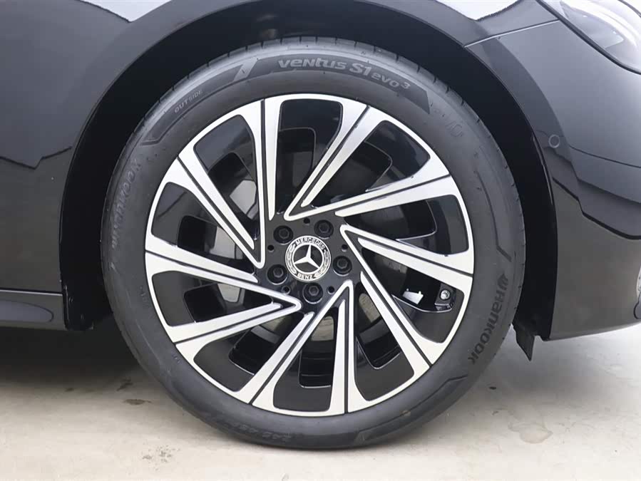 Mercedes-Benz E Class 2024 car image #30