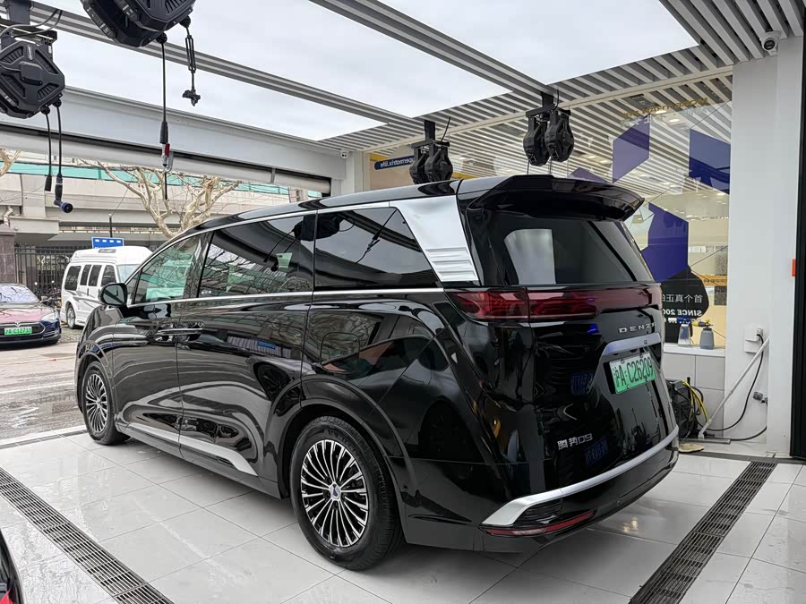 Denza D9 2023 car image #30