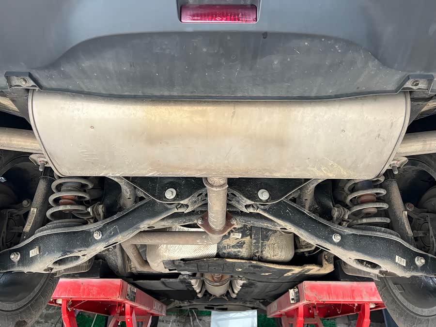 Forthing JOYEAR X6 2018 car image #30