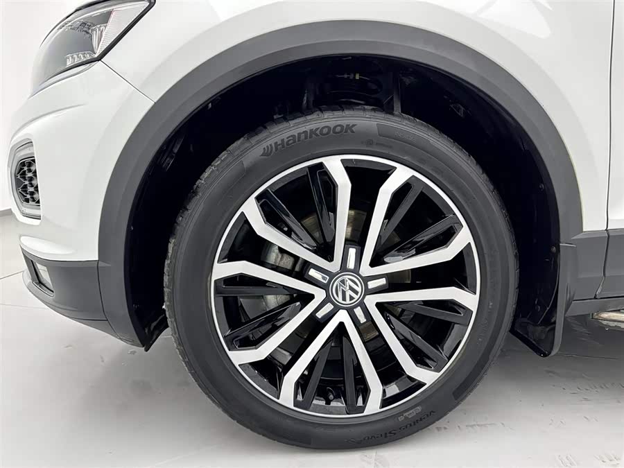 Volkswagen T-Roc 2020 car image #30