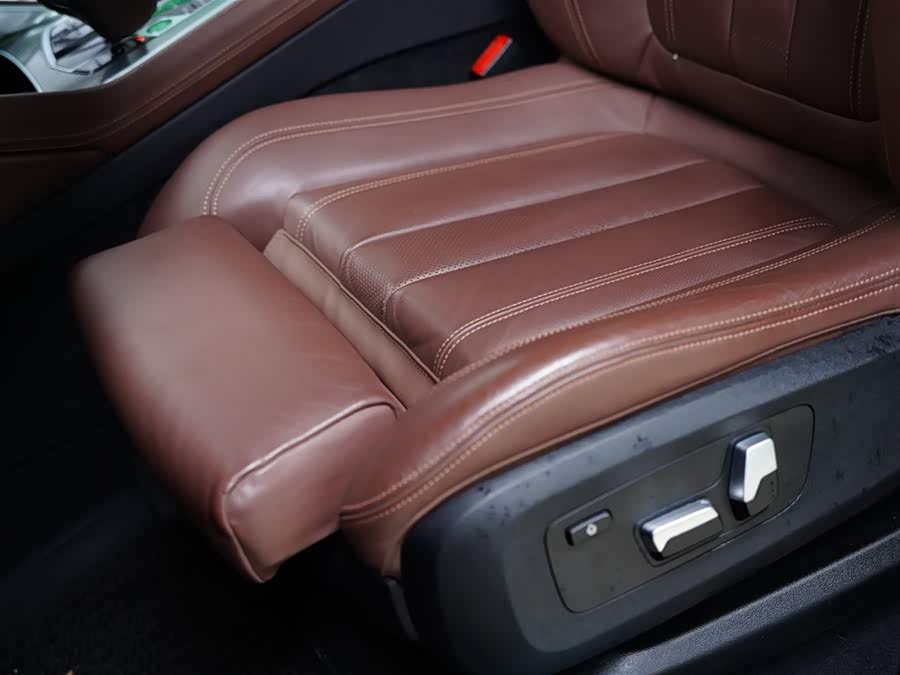 BMW X6 2021 car image #30