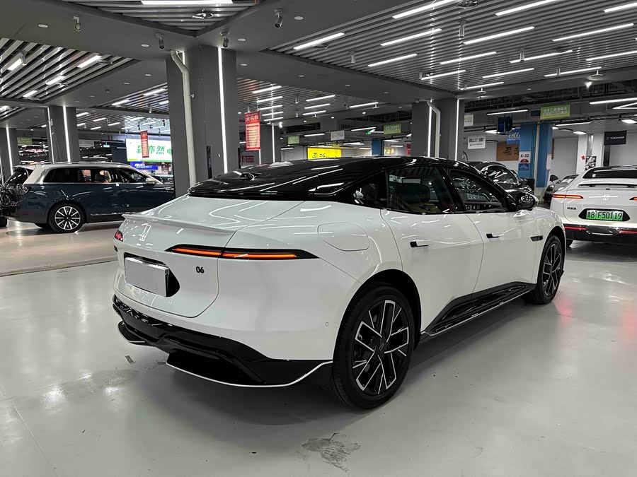 Avatr 06 2025 car image #30