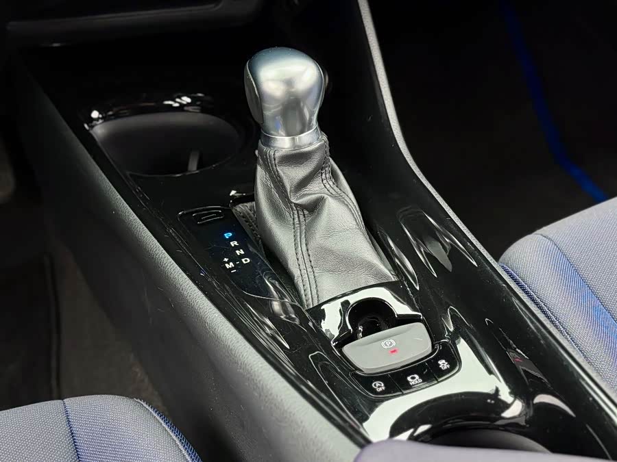 Toyota C-HR 2018 #30 Toyota C-HR 2018 car image #30