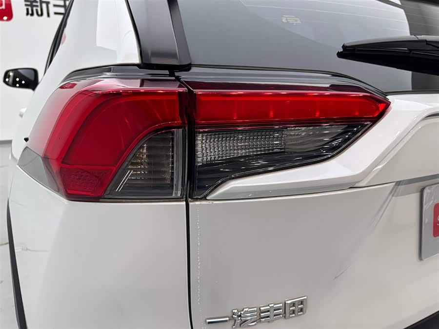 Toyota RAV4 2023 car image #30