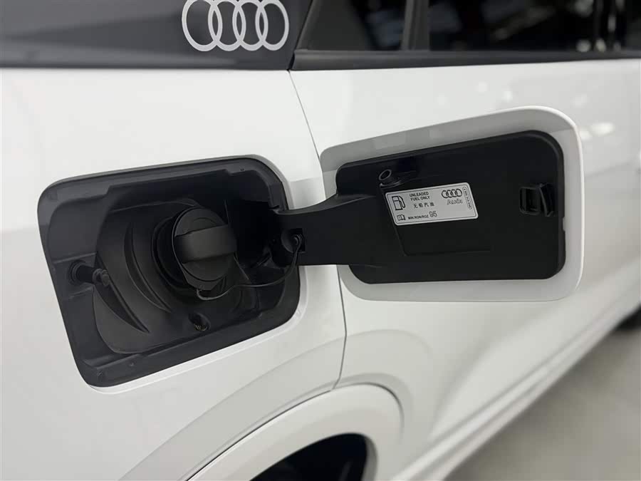 Audi Q2L 2020 car image #30