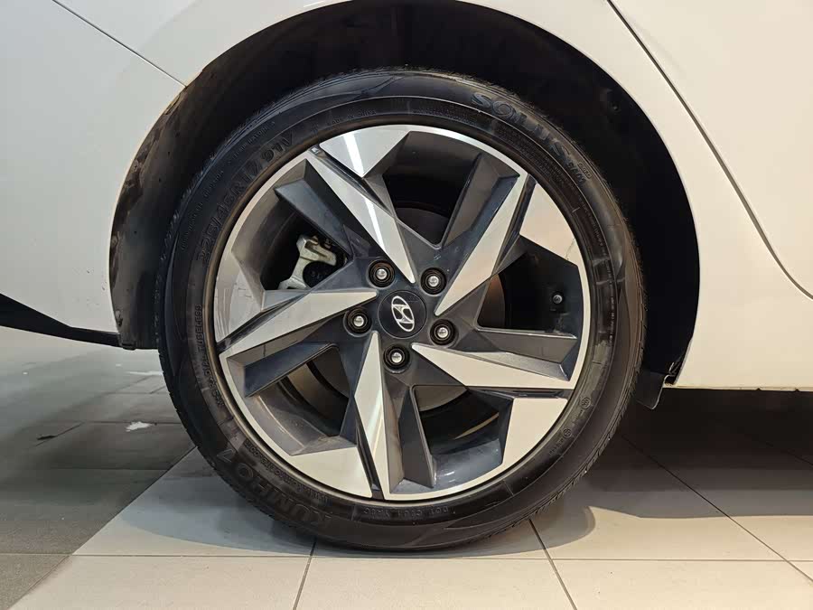 Hyundai Elantra 2023 immagine di auto #30