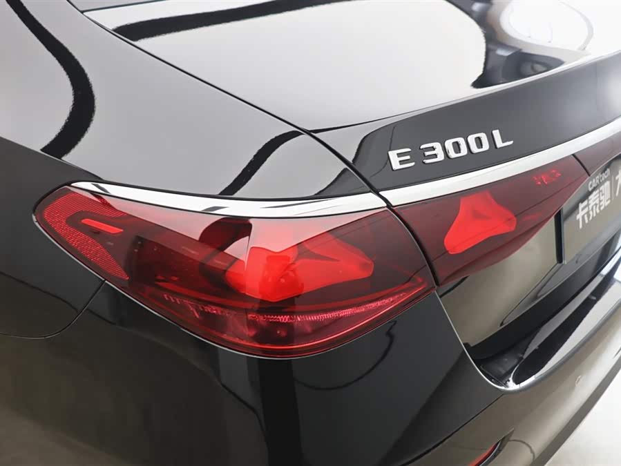 Mercedes-Benz E Class 2025 car image #30