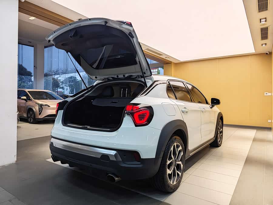 Lynk & Co 02 2019 #30 Lynk & Co 02 2019 car image #30