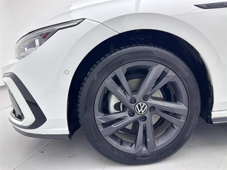 Volkswagen Golf 2020 car image #30