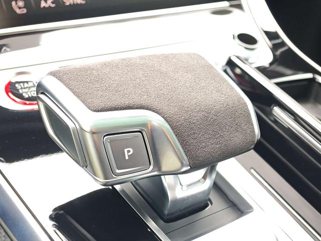 Audi RS Q8 car image #30