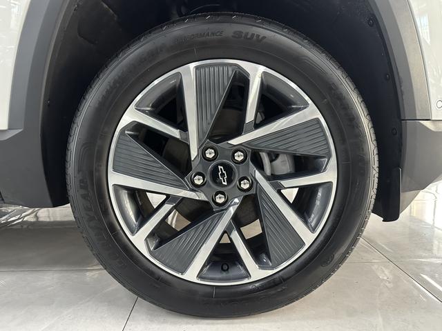 Chevrolet Equinox Plus 2025 car image #30