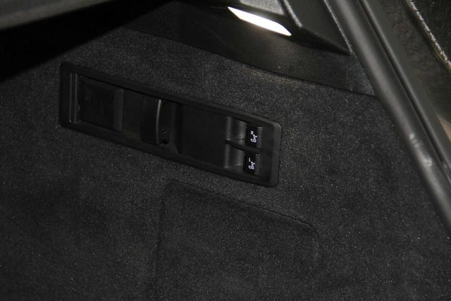 BMW iX 2023 car image #30