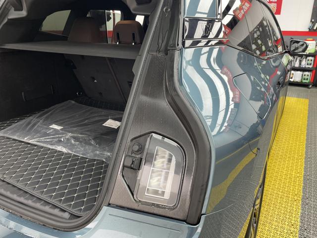 BMW iX 2023 car image #30