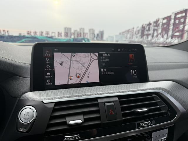 BMW X4 2021 car image #30