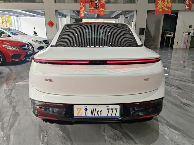 极氪 极氪007 2023 汽车图片 #30