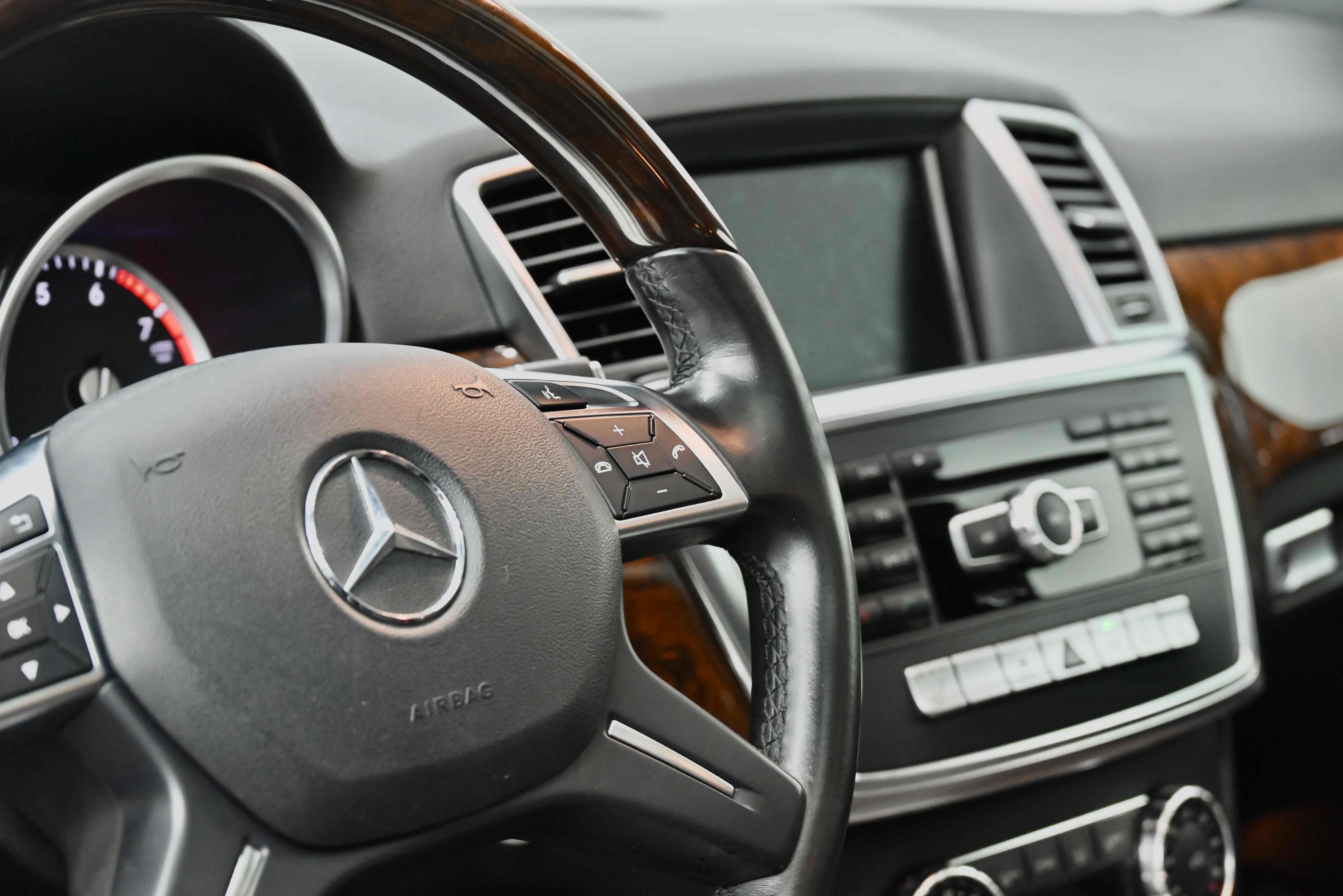 Mercedes-Benz M Class 2014 car image #30