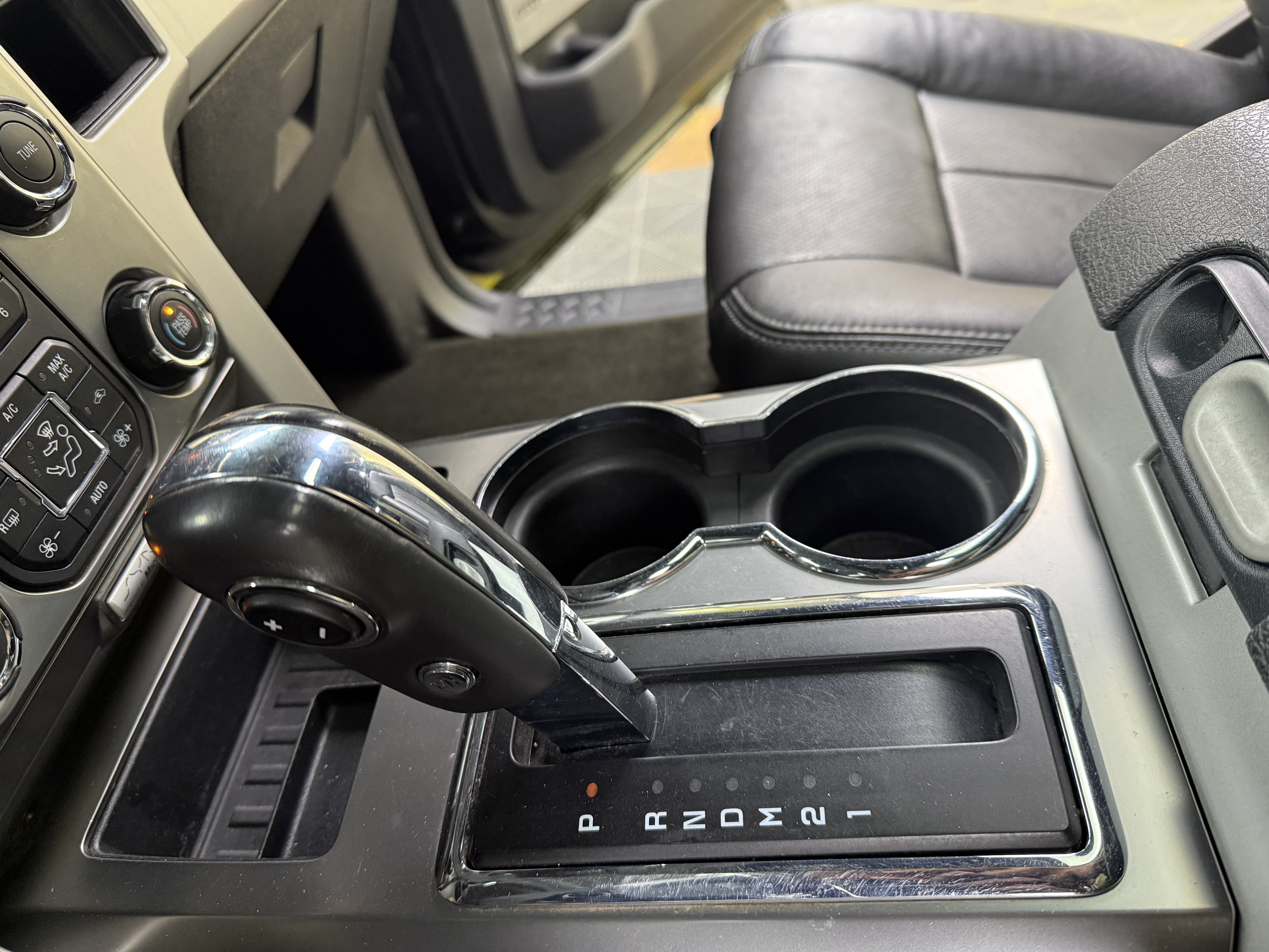 Ford 2017 car image #30