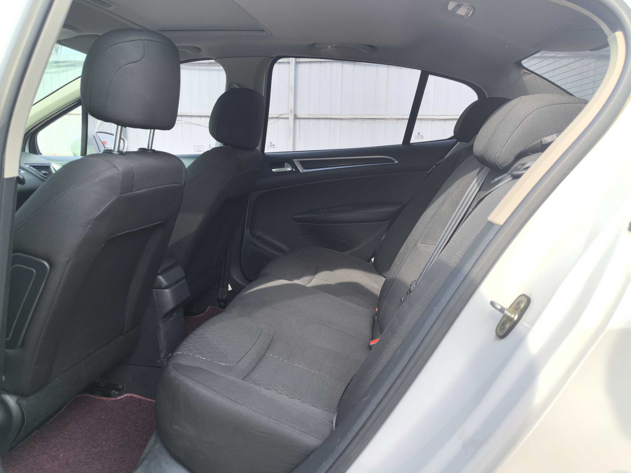 Peugeot 308 2015 car image #30