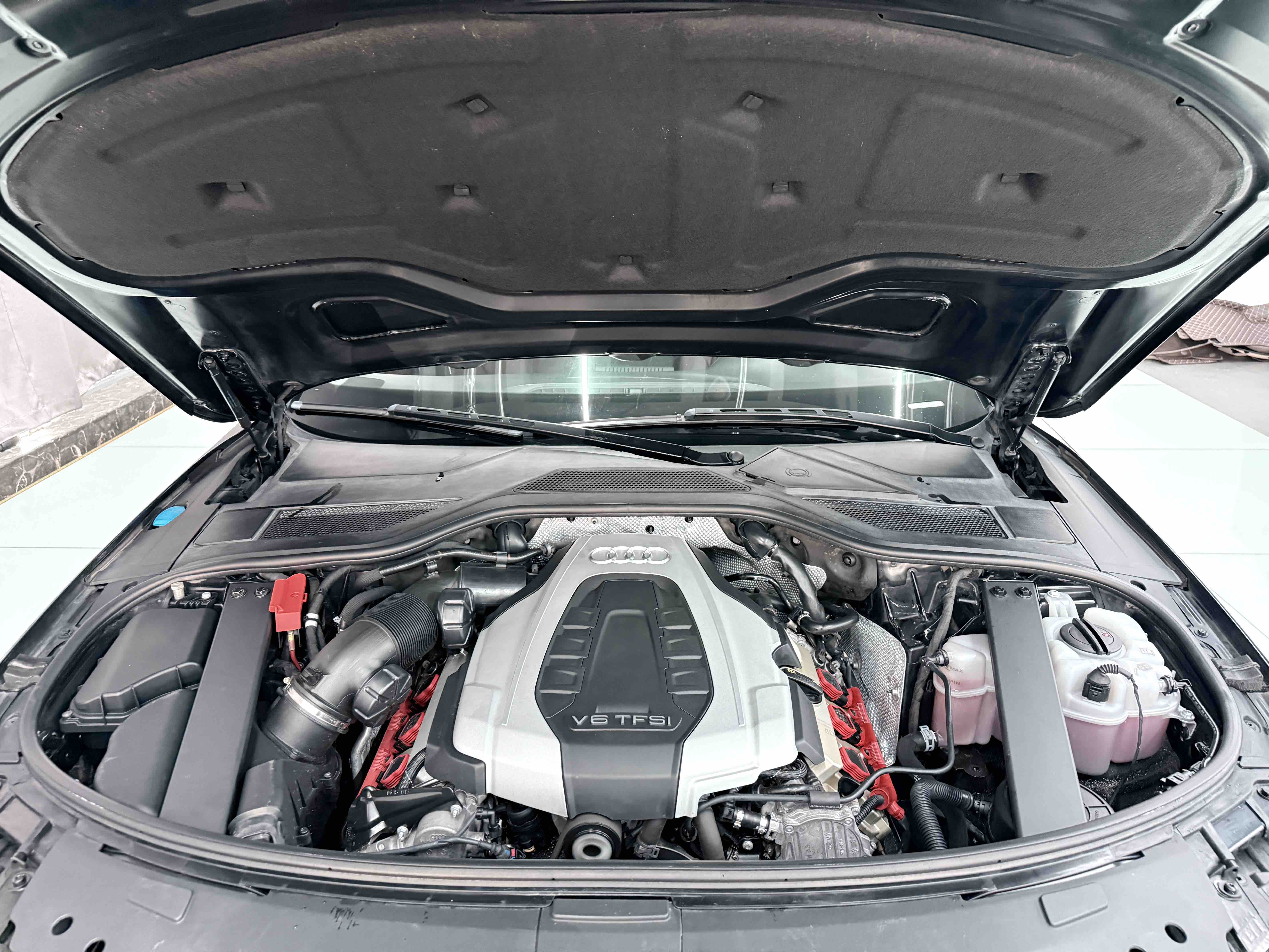 Audi A8 2015 car image #30