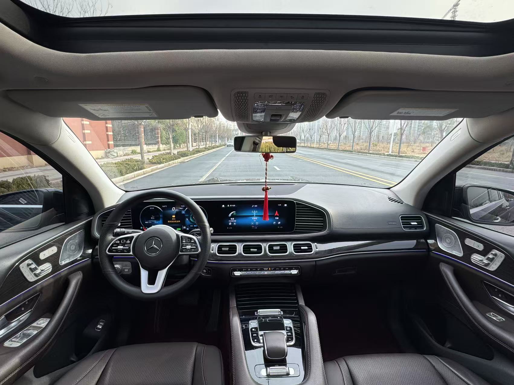 Mercedes-Benz 2020 car image #30