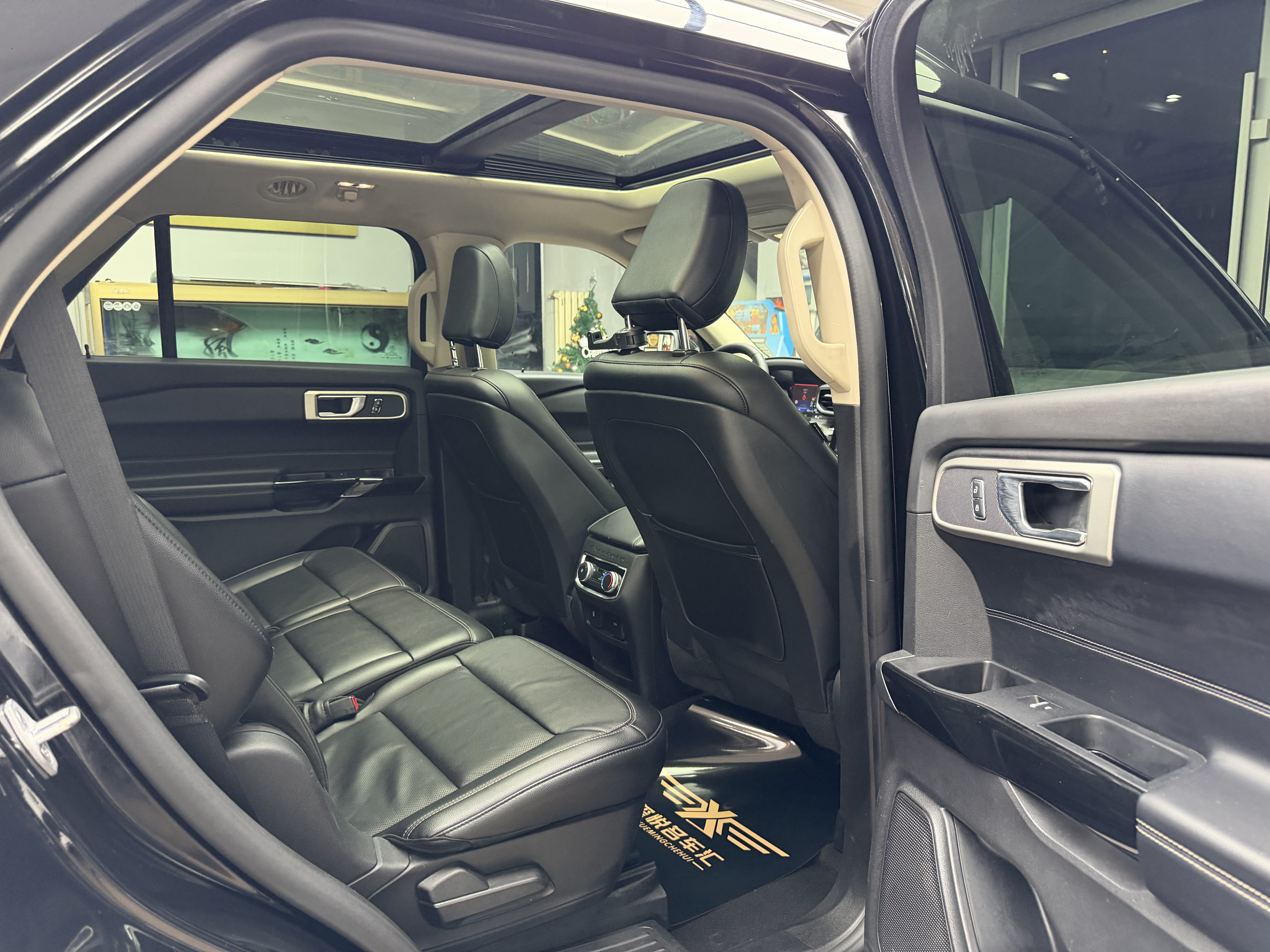 Ford Explorer 2022 car image #30