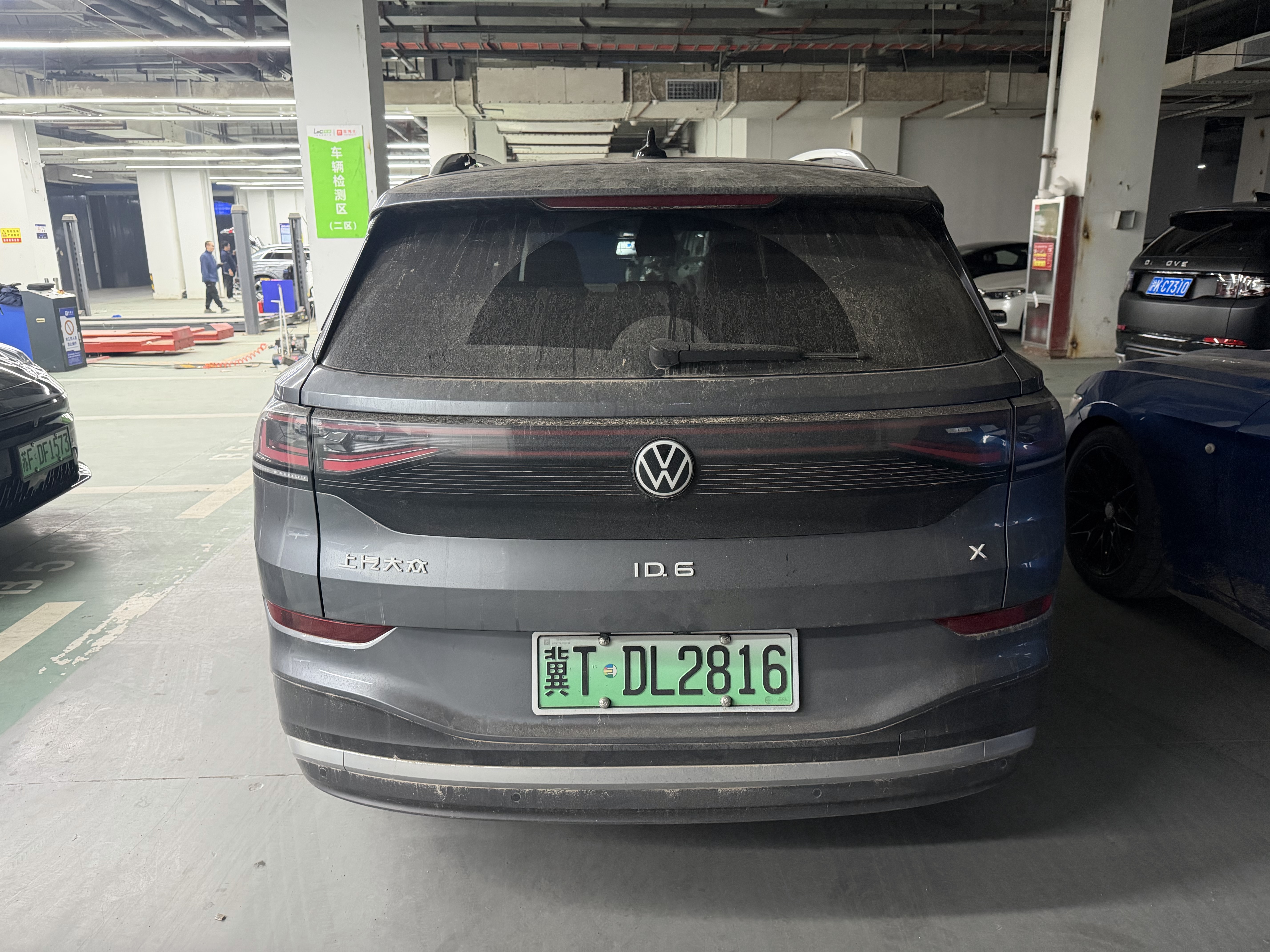 Volkswagen ID.6 X 2023 car image #30