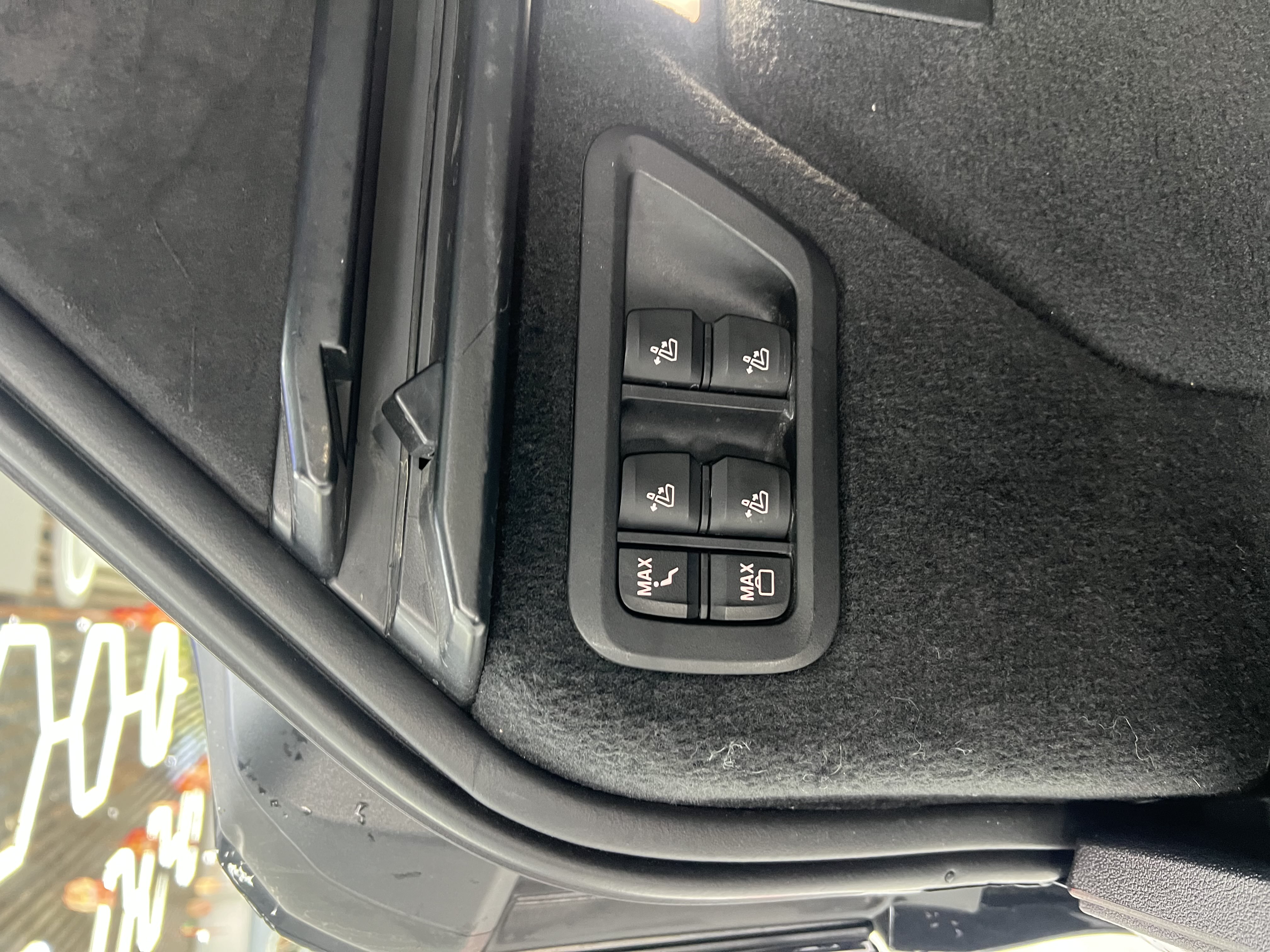 BMW X7 M60i 2023 immagine di auto #30